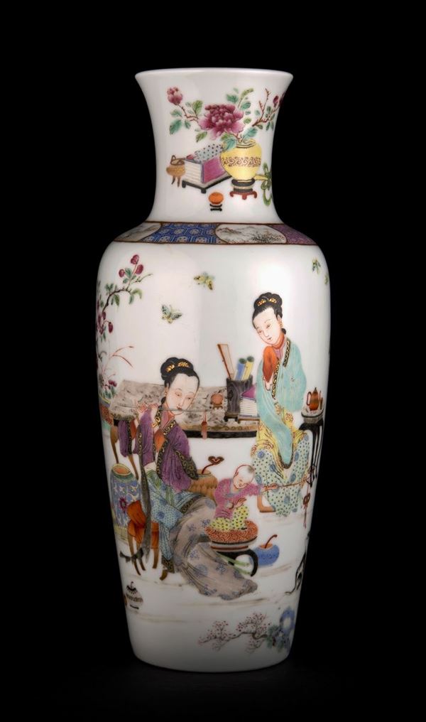 VASO IN PORCELLANA FAMIGLIA ROSA A COLONNA DI BALAUSTRA