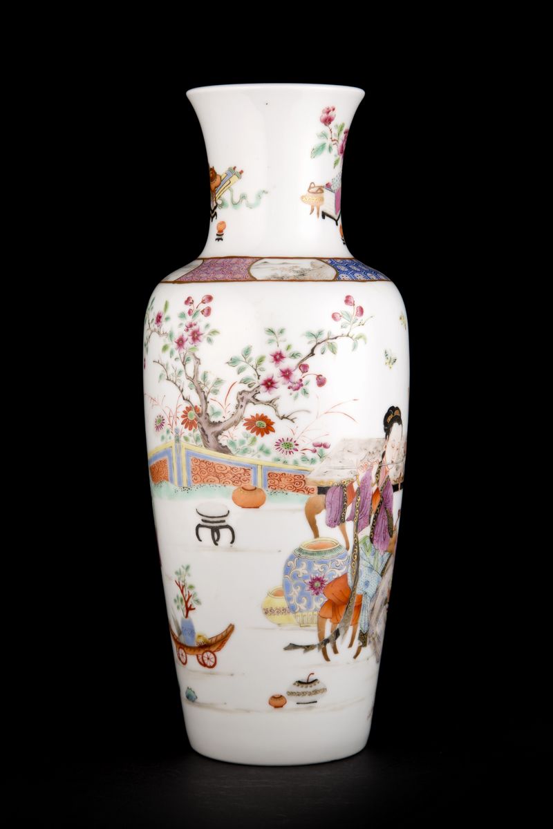 VASO IN PORCELLANA FAMIGLIA ROSA A COLONNA DI BALAUSTRA