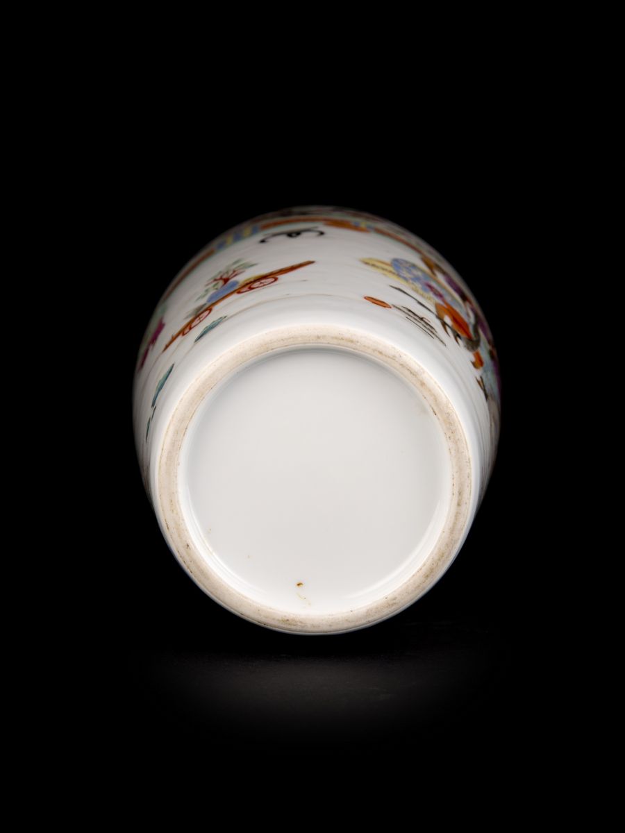 VASO IN PORCELLANA FAMIGLIA ROSA A COLONNA DI BALAUSTRA