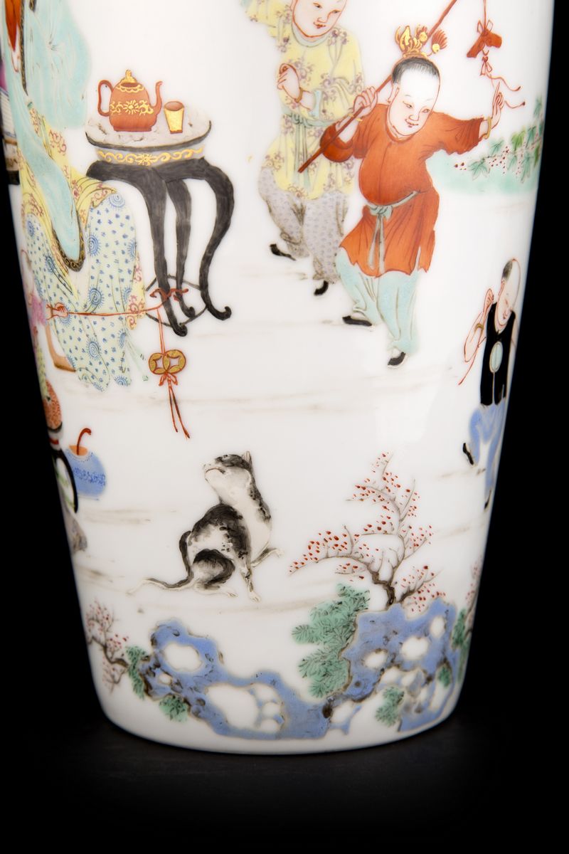 VASO IN PORCELLANA FAMIGLIA ROSA A COLONNA DI BALAUSTRA