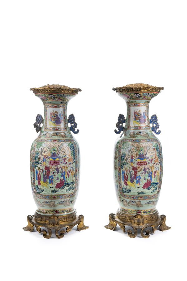 A RARE PAIR OF PORCELAIN CANTON VASES