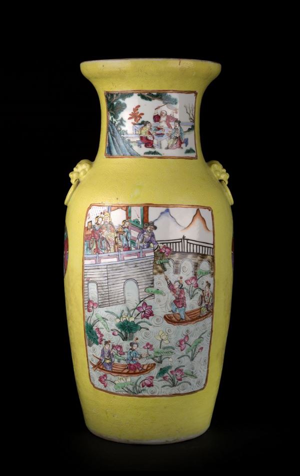 VASO IN PORCELLANA FAMIGLIA ROSA A FONDO GIALLO SGRAFFIATO