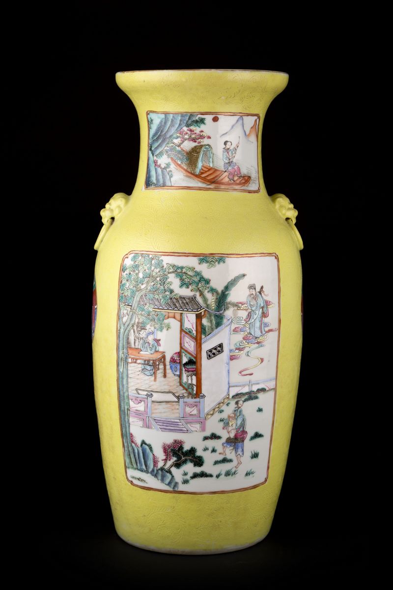 Vaso in porcellana, Famiglia Rosa a fondo giallo, Cina, fine XIX secolo