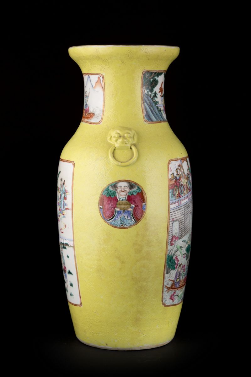 Vaso in porcellana, Famiglia Rosa a fondo giallo, Cina, fine XIX secolo