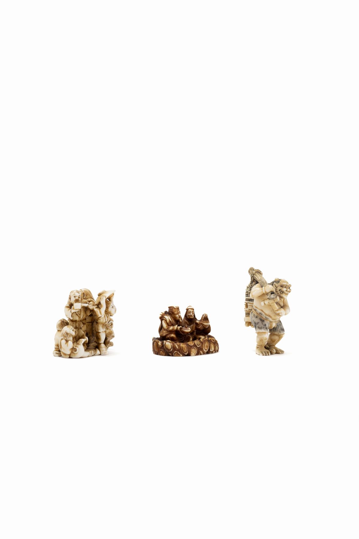 ☼tre Netsuke in Avorio