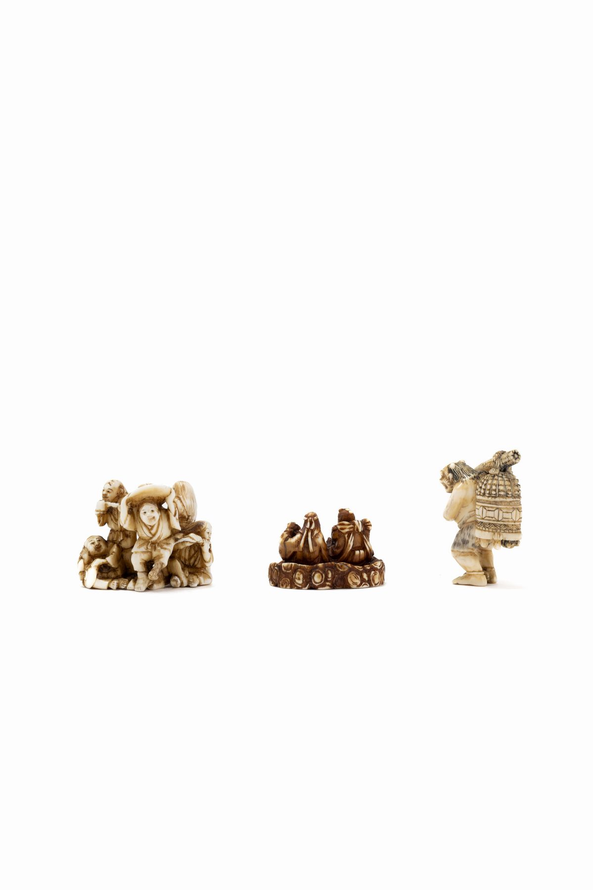☼tre Netsuke in Avorio