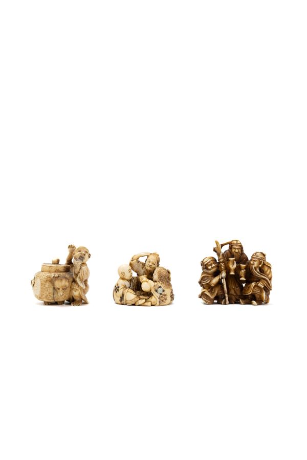 ☼TRE NETSUKE IN AVORIO