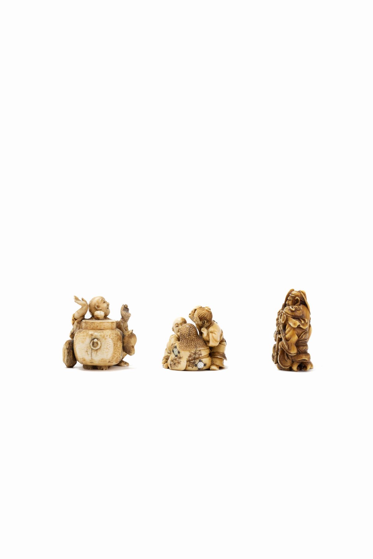 ☼tre Netsuke in Avorio