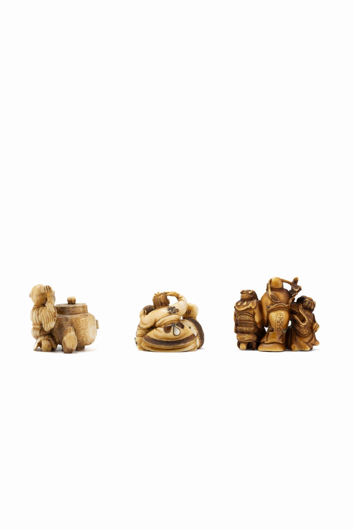☼tre Netsuke in Avorio