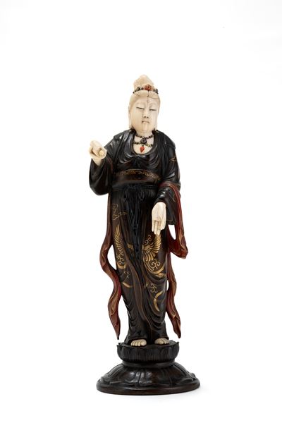 ☼okimono in Legno Laccato e Avorio