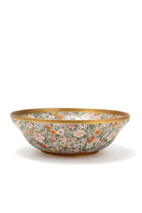 A LARGE CERAMIC SATSUMA BOWL SIGNED KINKOZAN