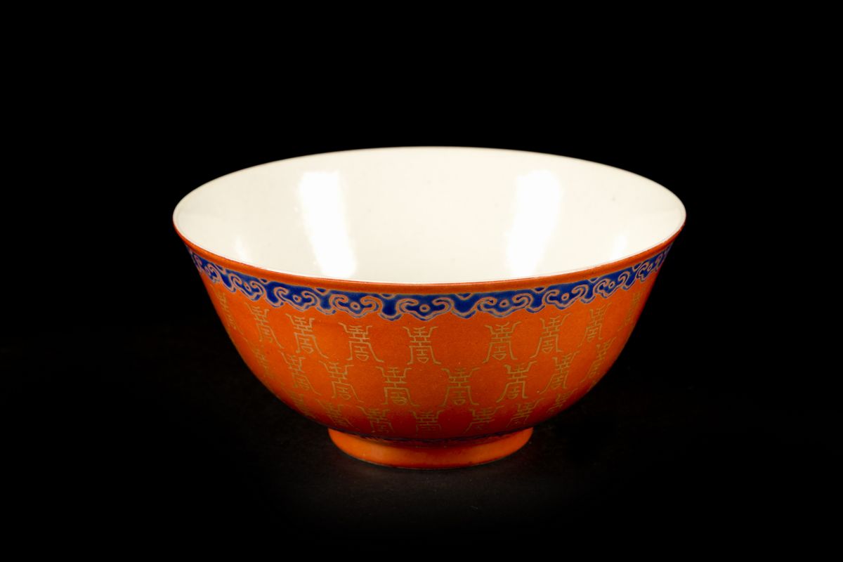 BOWL IN PORCELLANA A FONDO CORALLO CON SHOU