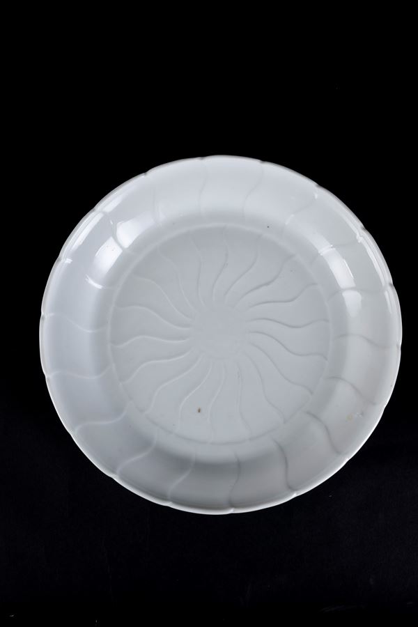 A MONOCHROME WHITE PORCELAIN 'LOTUS' DISH