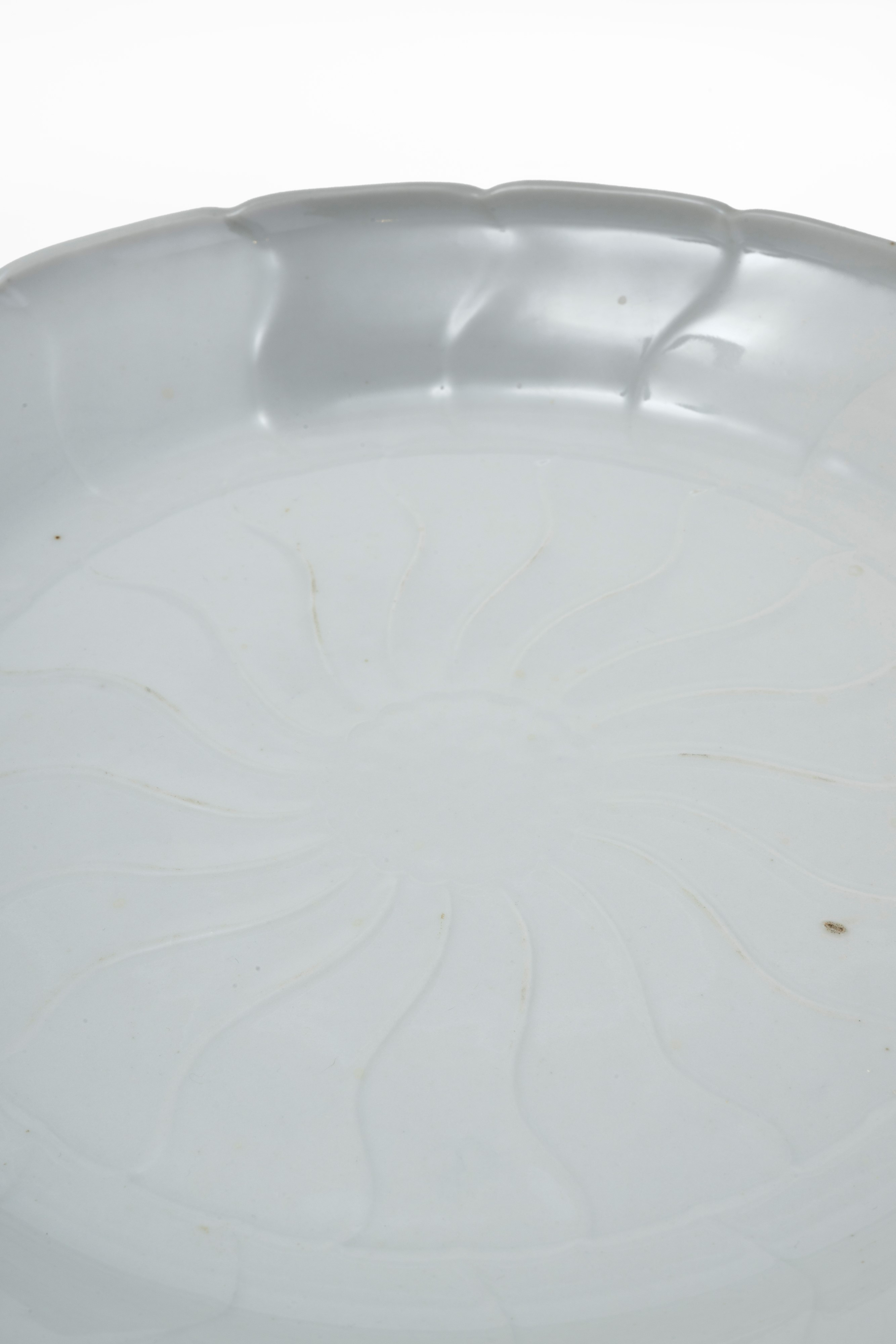 PIATTO IN PORCELLANA MONOCROMA BIANCA