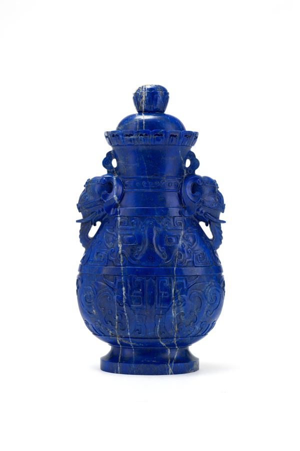 AN EXCEPTIONAL LAPISLAZZULI VASE