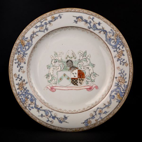 FAMILLE ROSE ARMORIAL PORCELAIN DISH