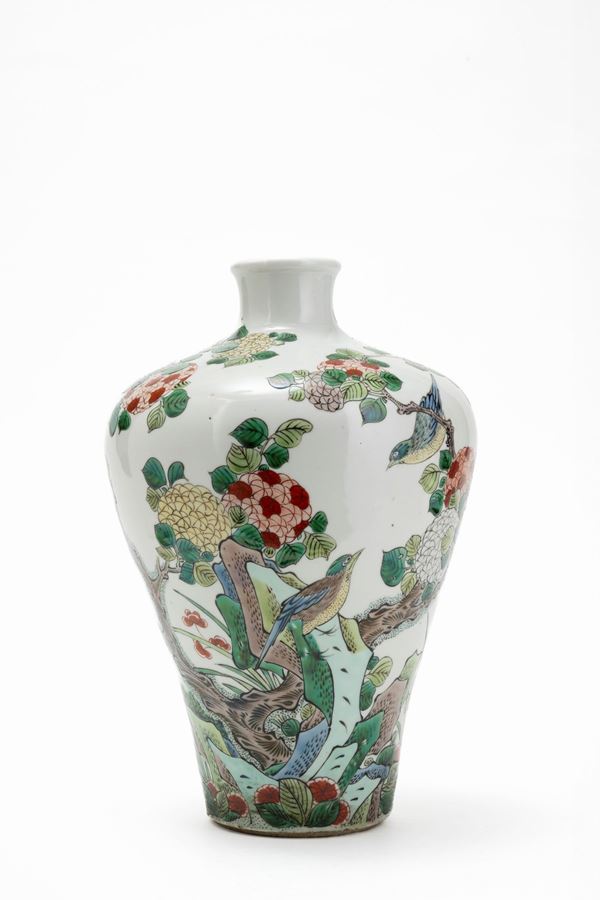 A FAMILLE VERTE PORCELAIN 'MEIPING' VASE