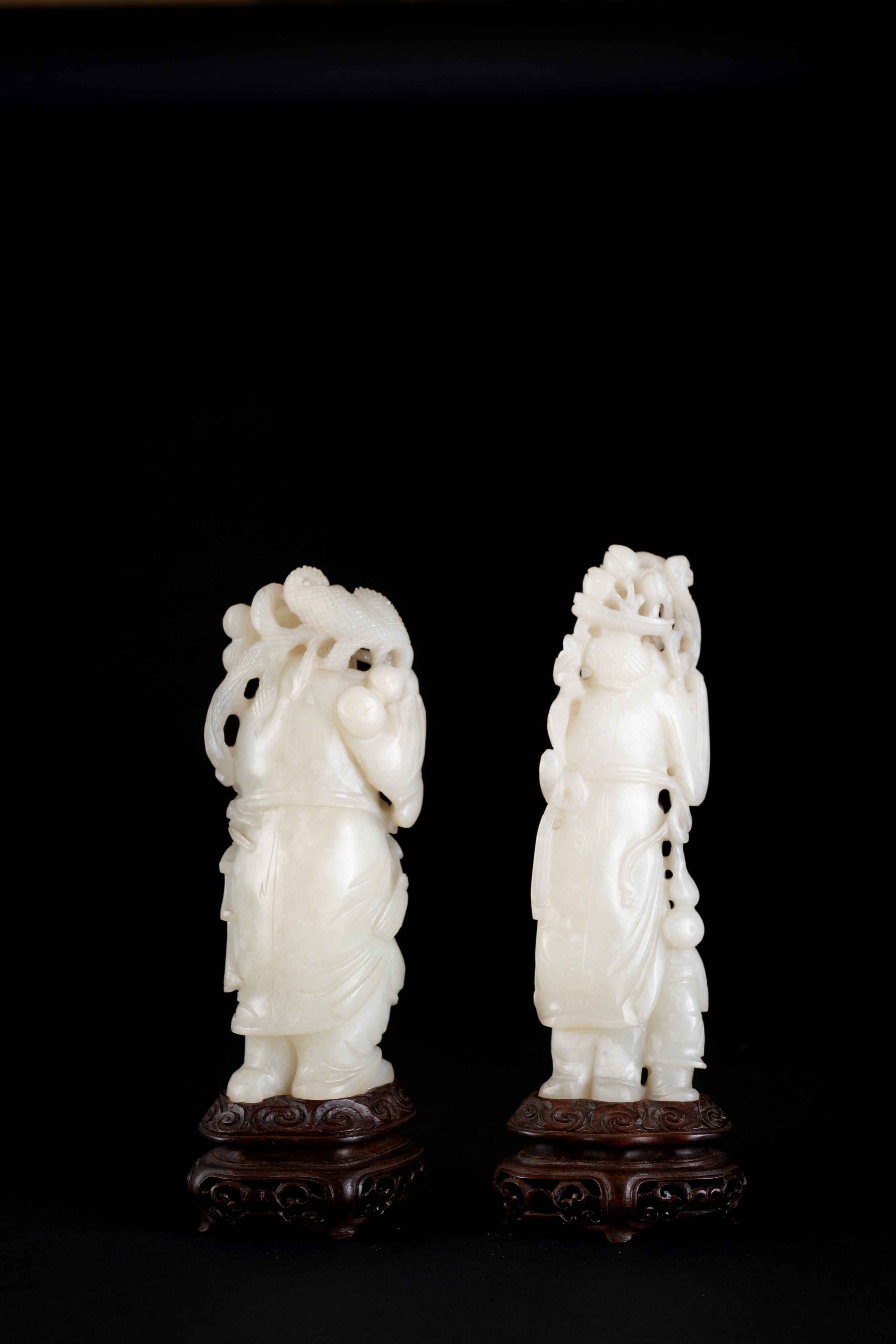 DUE FIGURE IN GIADA BIANCA