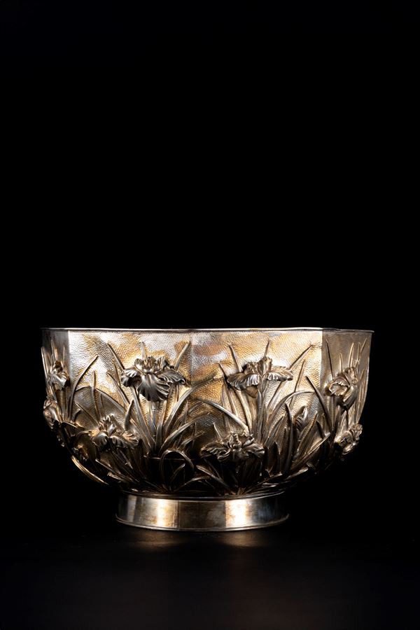 A LARGE PURE SILVER BOWL