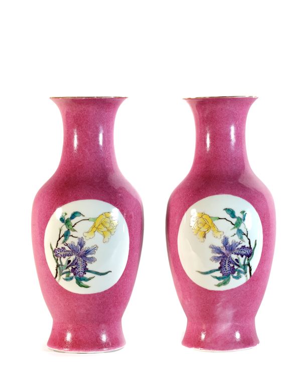 A PAIR OF FAMILLE ROSE PORCELAIN BALUSTER-SHAPED VASES