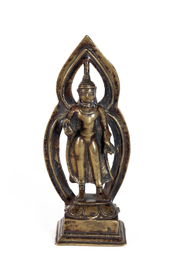 A BRONZE FIGURE OF BUDDHA  (North India, 13th / 15th century)  - Auction Fine Asian Art - Marcopolo srl - Marcopolo Asian Art Auction Milano