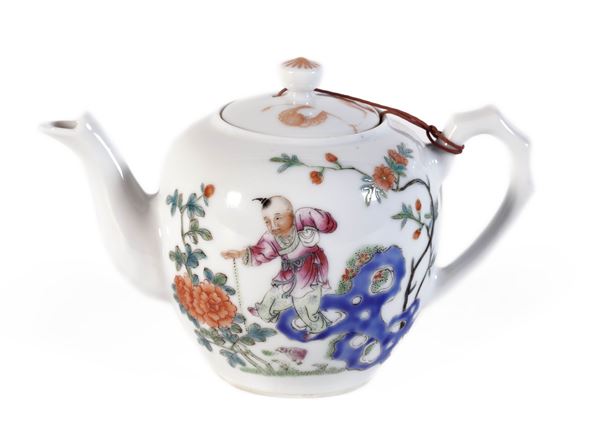 A FAMILLE ROSE PORCELAIN TEAPOT