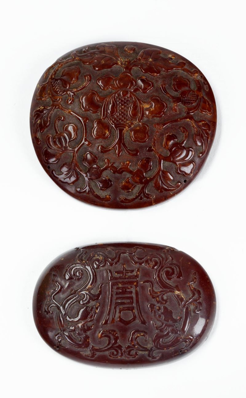 DUE PLACCHE IN AMBRA