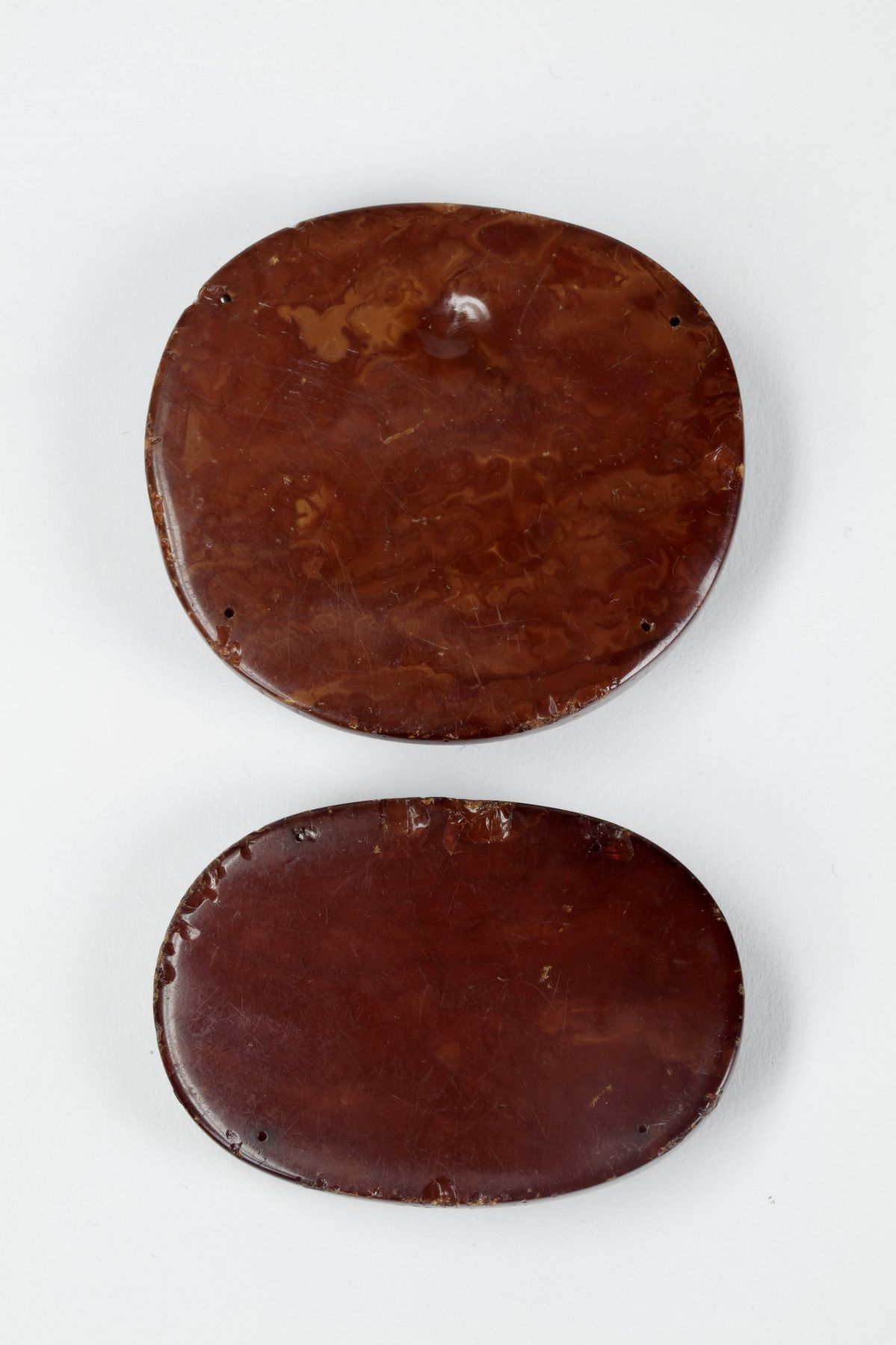 DUE PLACCHE IN AMBRA