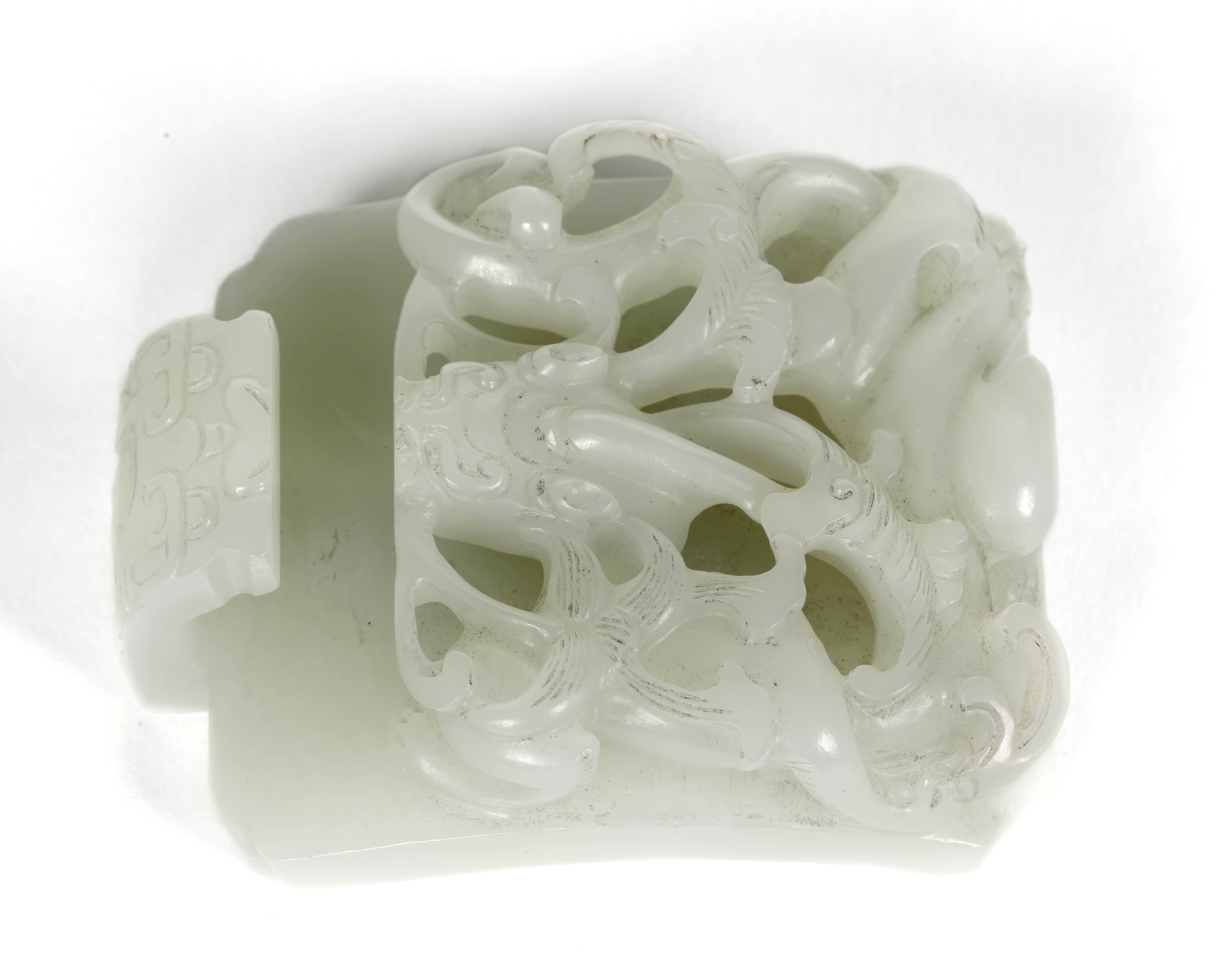 GRANDE GANCIO E FIBBIA DA CINTURA IN GIADA