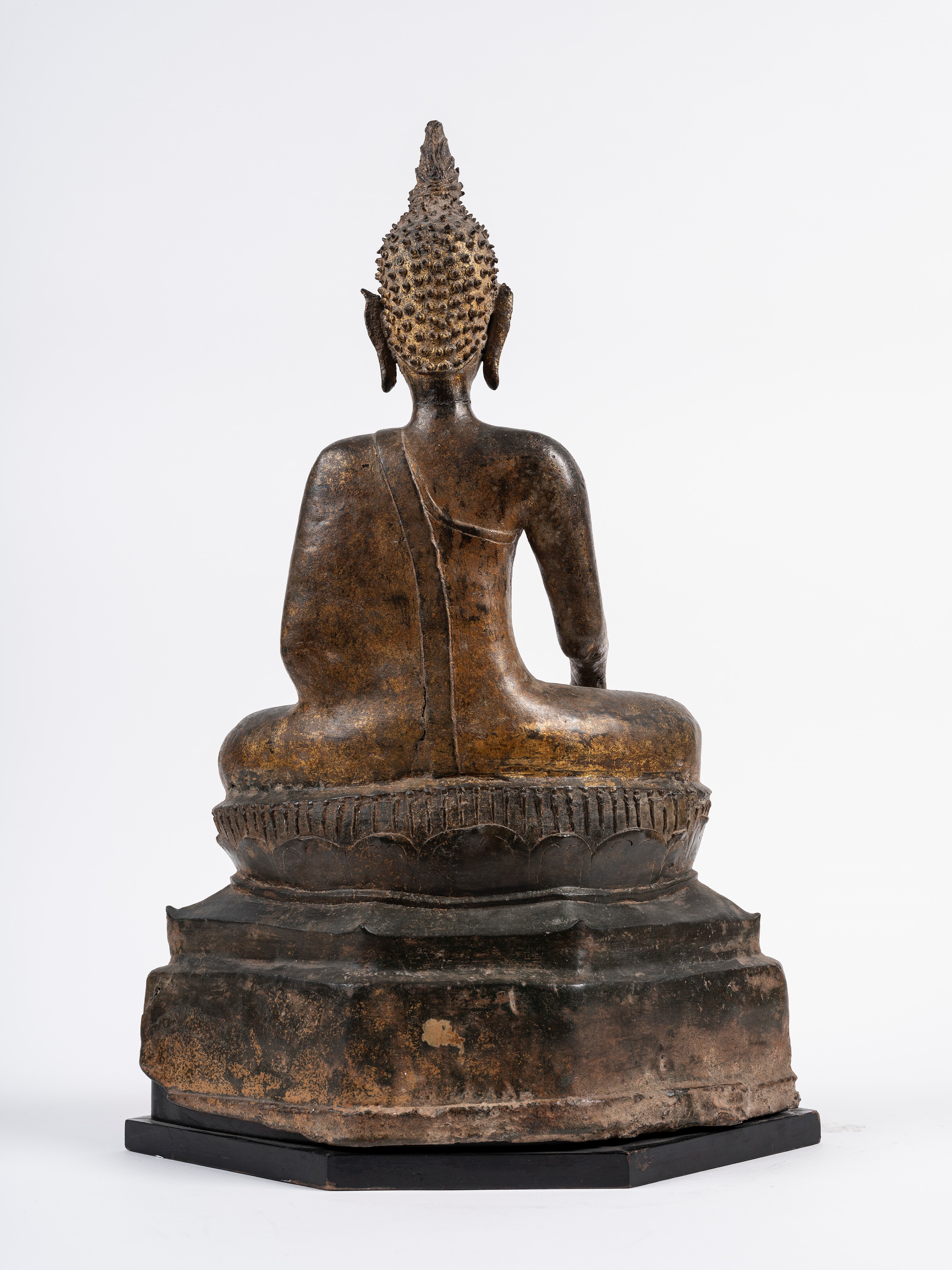 GRANDE FIGURA DI BUDDHA SAKYAMUNI IN BRONZO DORATO