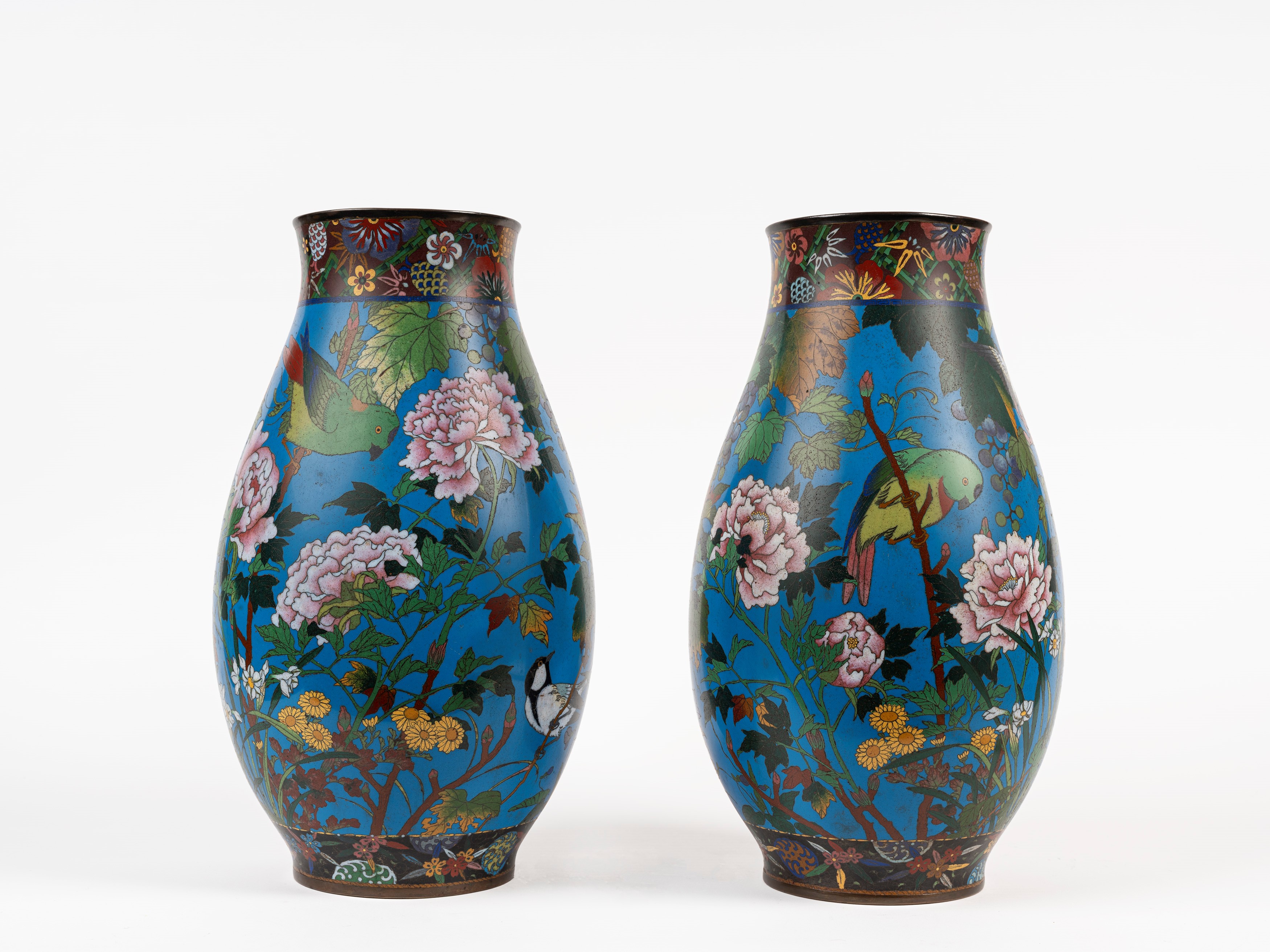 Coppia di Vasi in Cloisonné