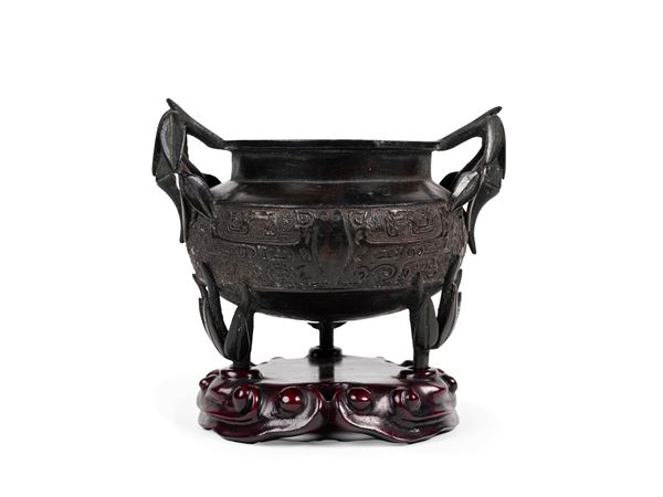 A BRONZE TRIPOD CENSER