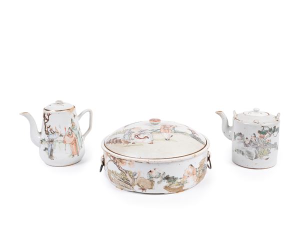 TWO PORCELAIN TEAPOTS AND A PORCELAIN TUREEN