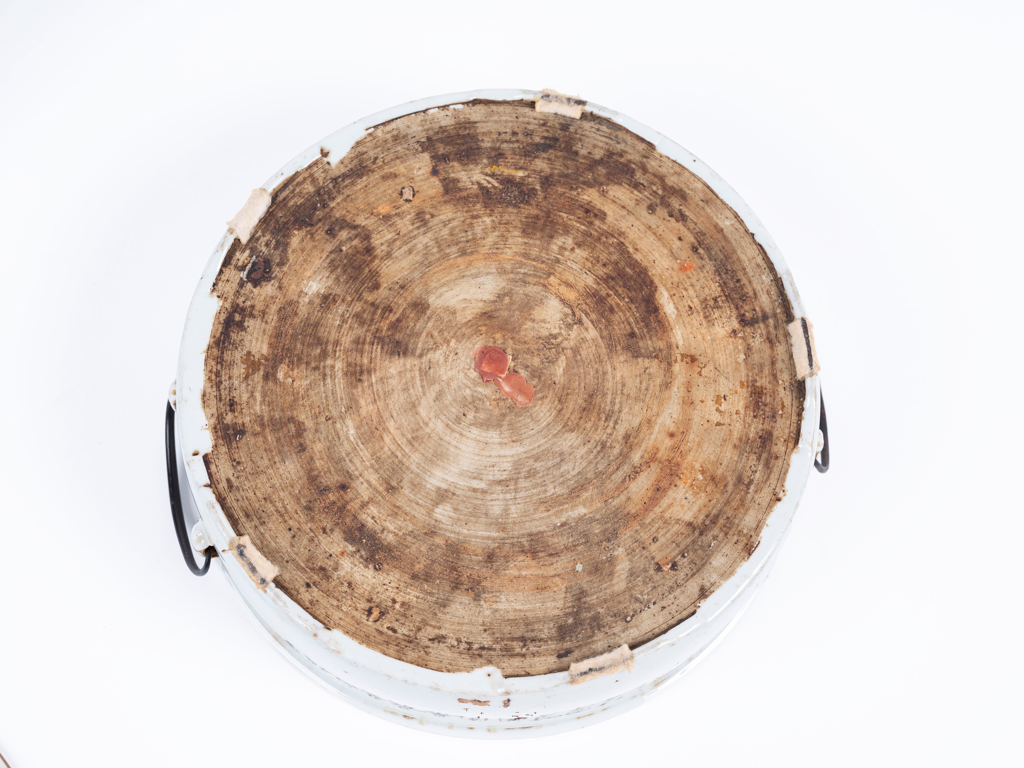 DUE TEIERE E UNA CIOTOLA CON COPERCHIO IN PORCELLANA