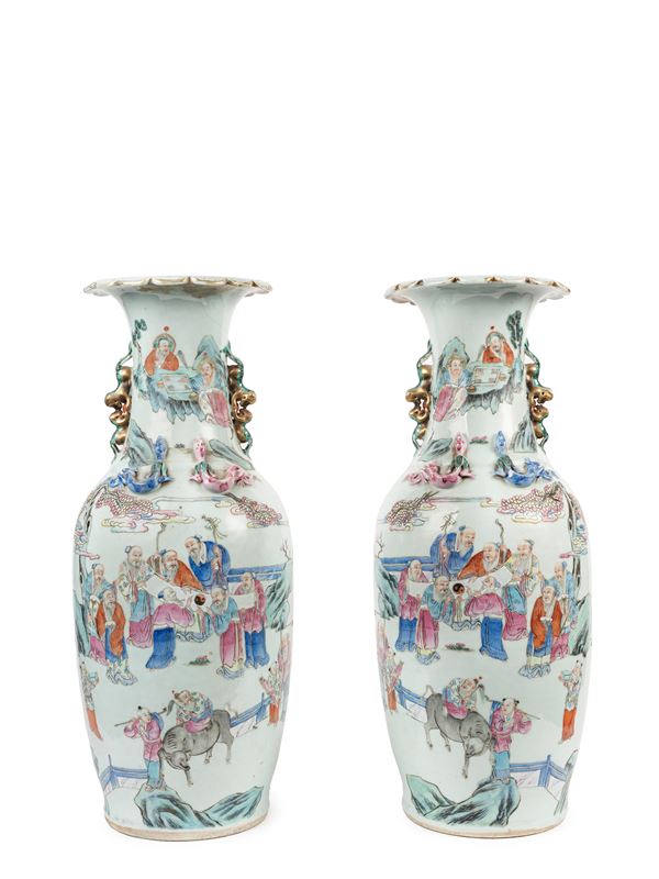 A PAIR OF FAMILLE ROSE PORCELAIN VASES