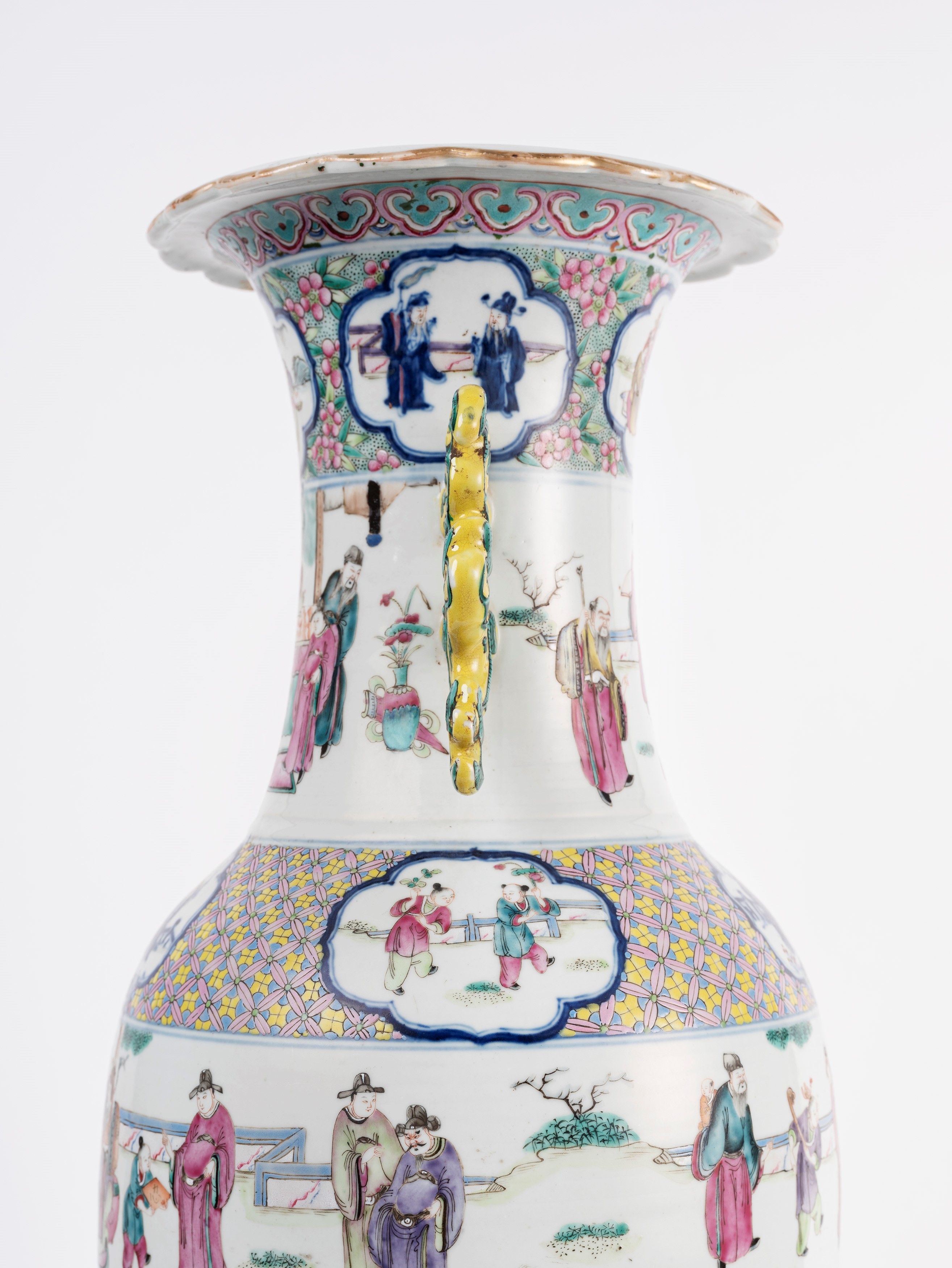 GRANDE VASO IN PORCELLANA FAMIGLIA ROSA