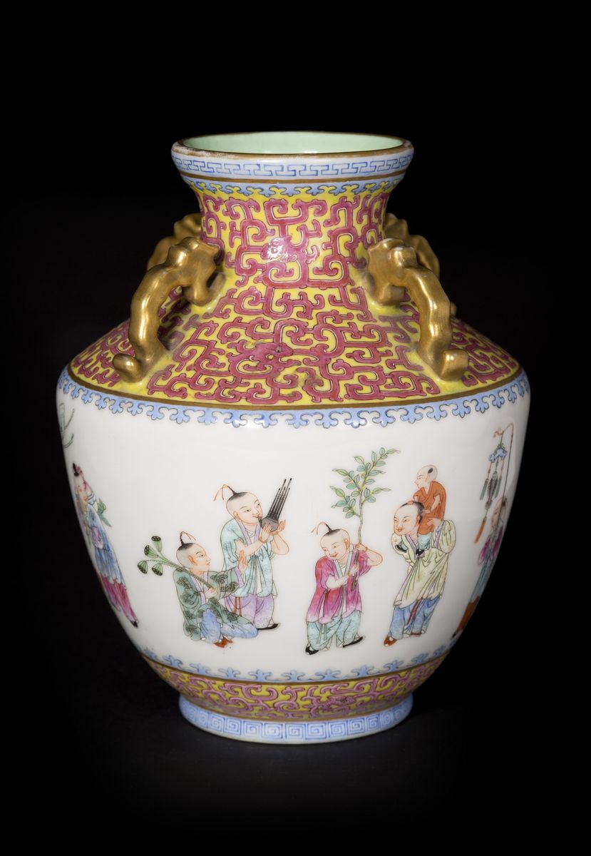 VASO IN PORCELLANA FAMIGLIA ROSA