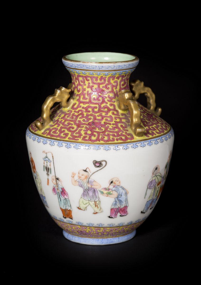 VASO IN PORCELLANA FAMIGLIA ROSA