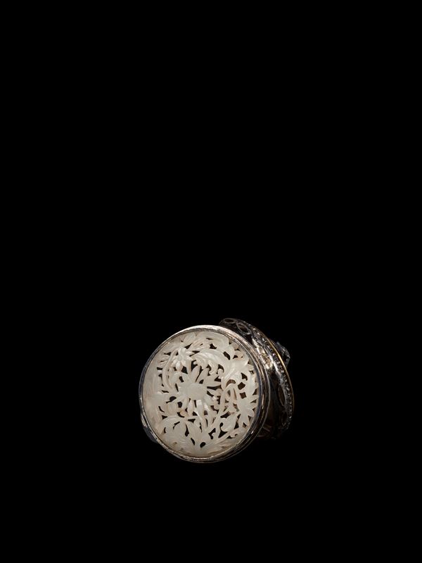 A SMALL WHITE JADE AND SILVER BOX