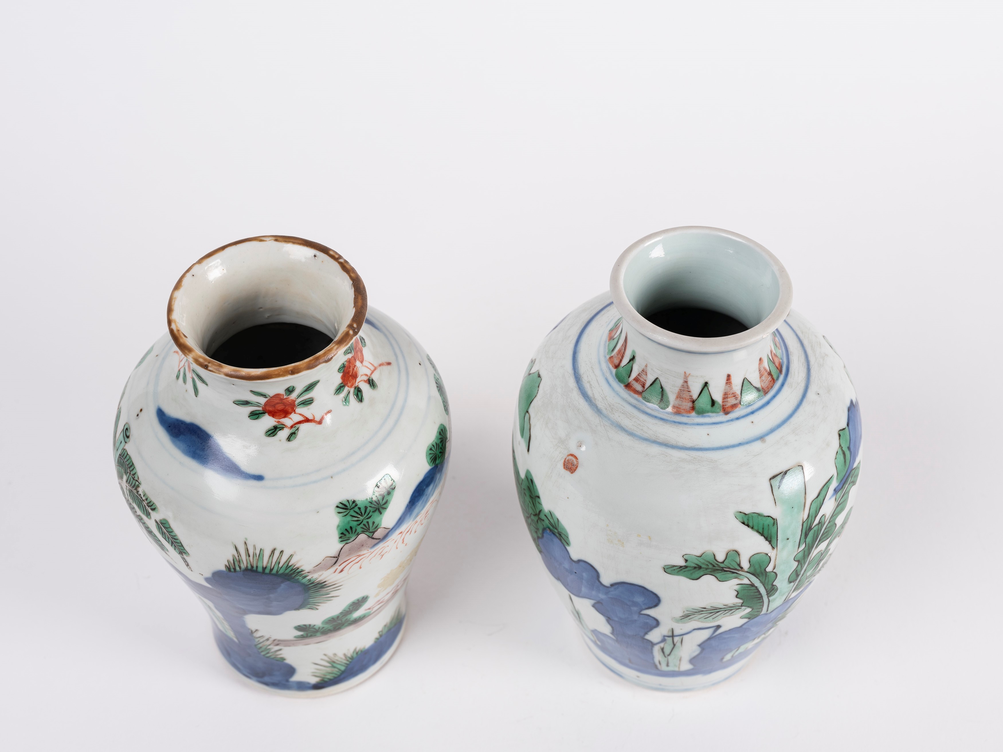 DUE VASI IN PORCELLANA WUCAI