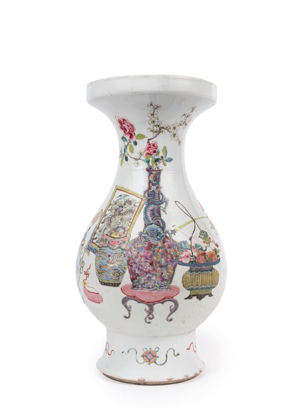 A RARE FAMILLE ROSE BOTTLE PORCELAIN VASE