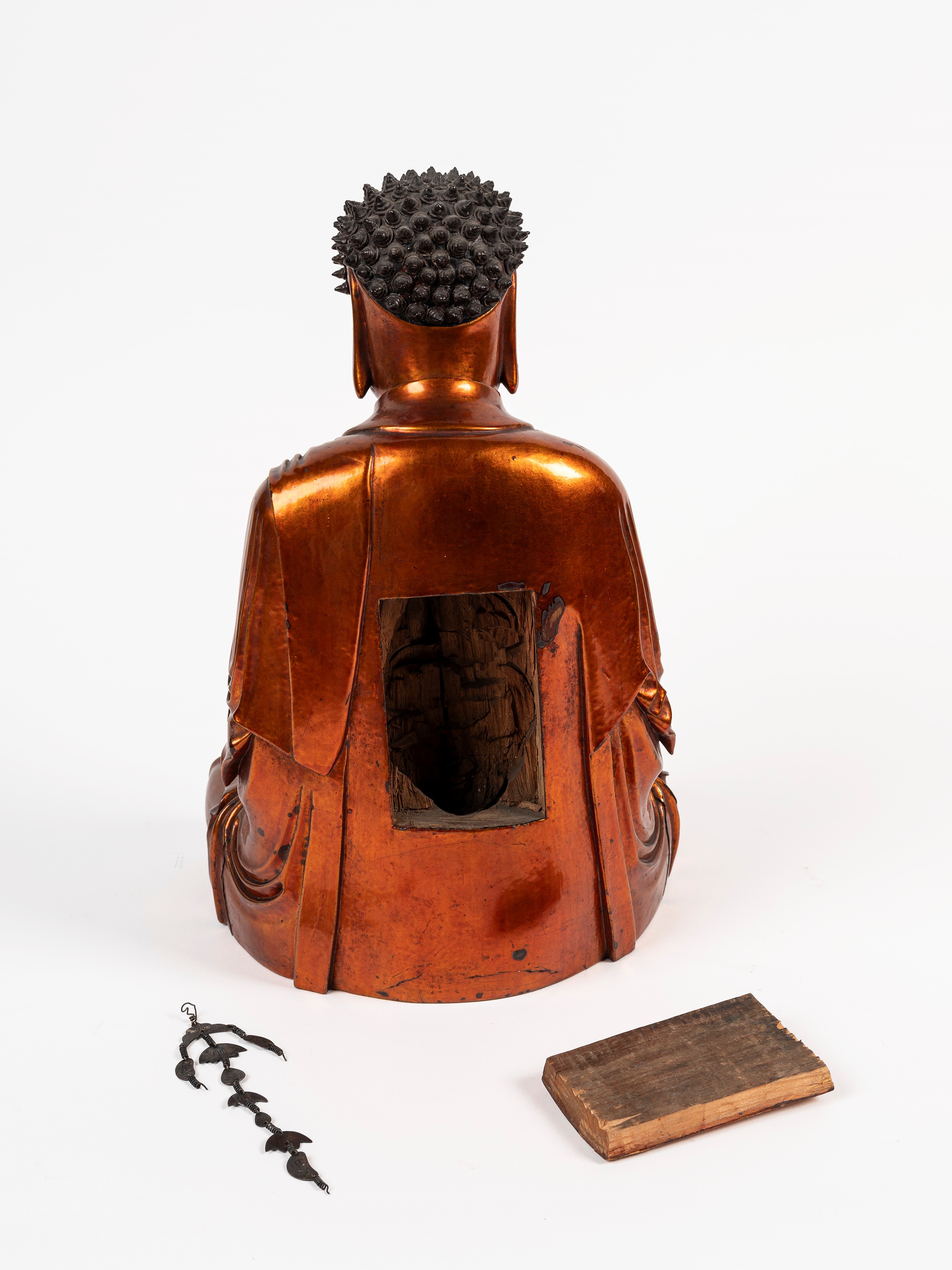 FIGURA DEL BUDDHA SAKYIAMUNI IN LEGNO LACCATO