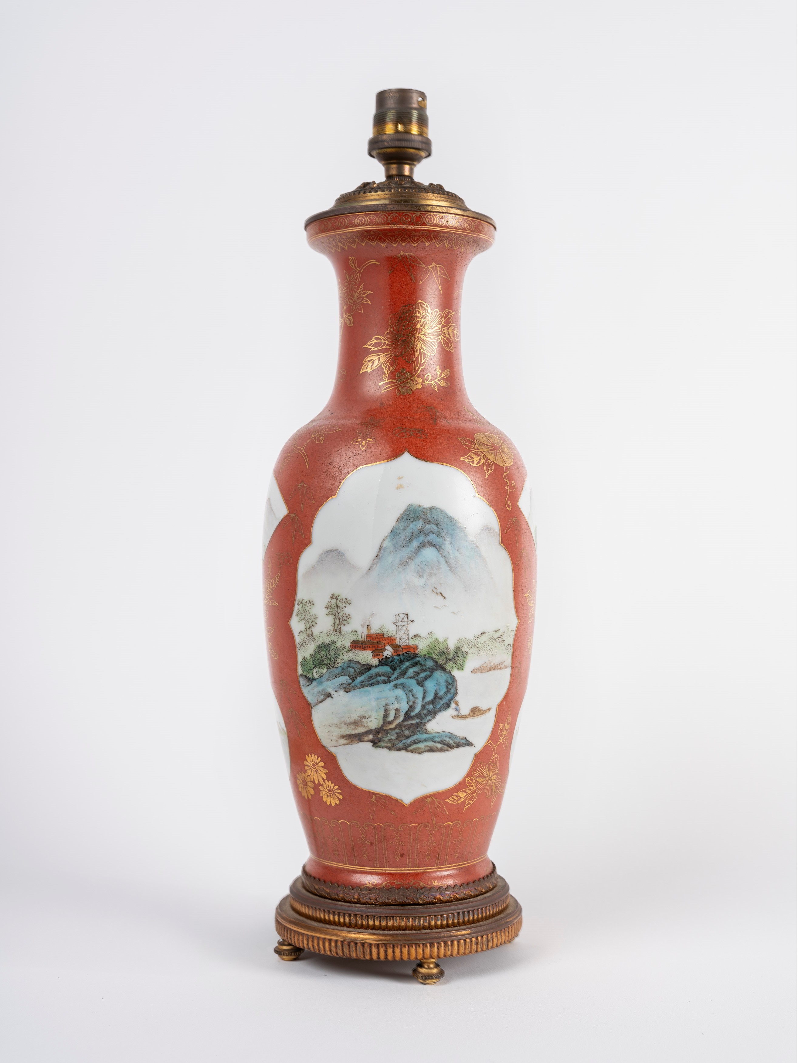 VASO IN PORCELLANA MONTATO A LAMPADA
