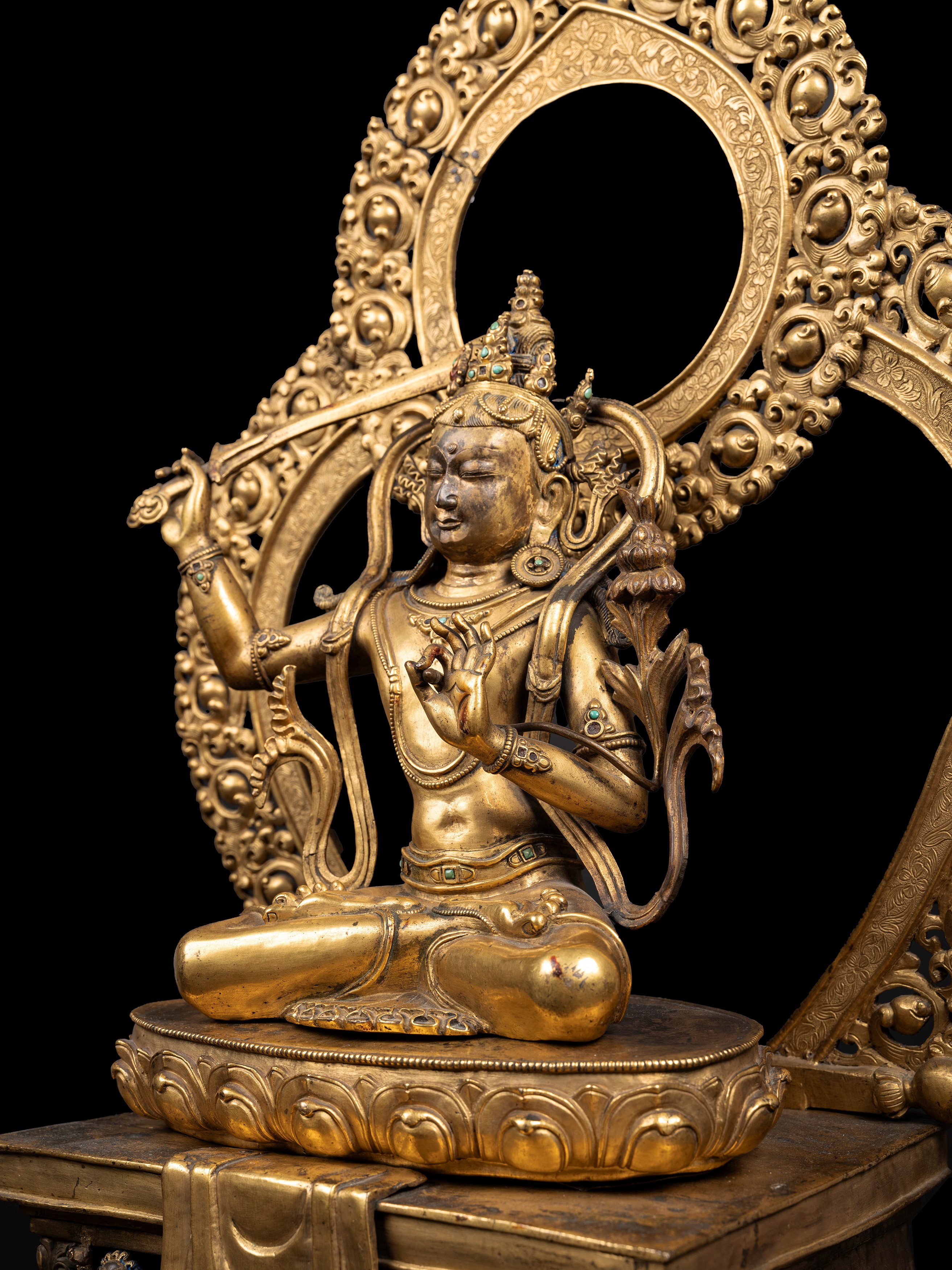 IMPORTANTE E GRANDE FIGURA IN BRONZO DORATO