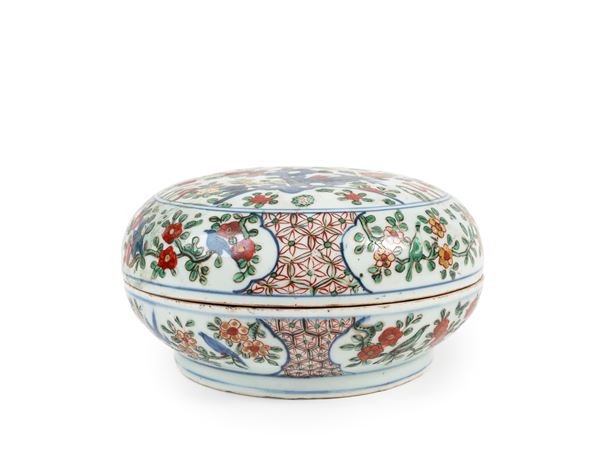 A WUCAI BOX AND COVER 