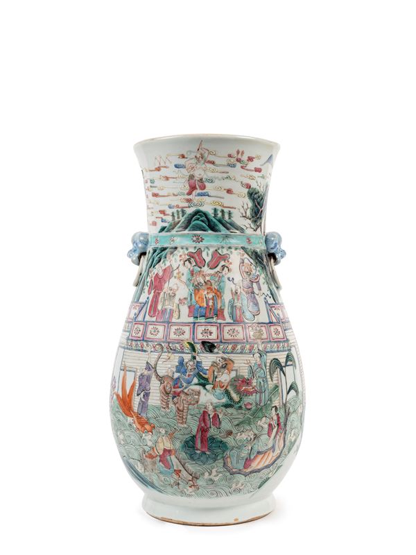 A LARGE FAMILLE ROSE PORCELAIN VASE