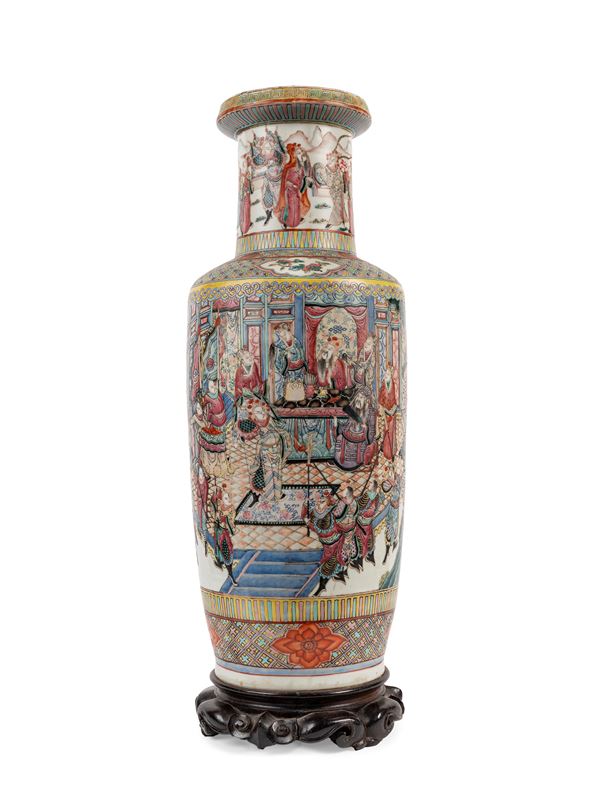 A FAMILLE ROSE PORCELAIN ROULEAU VASE