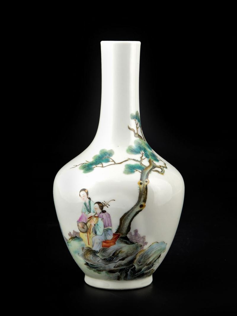 VASO IN PORCELLANA FAMIGLIA ROSA