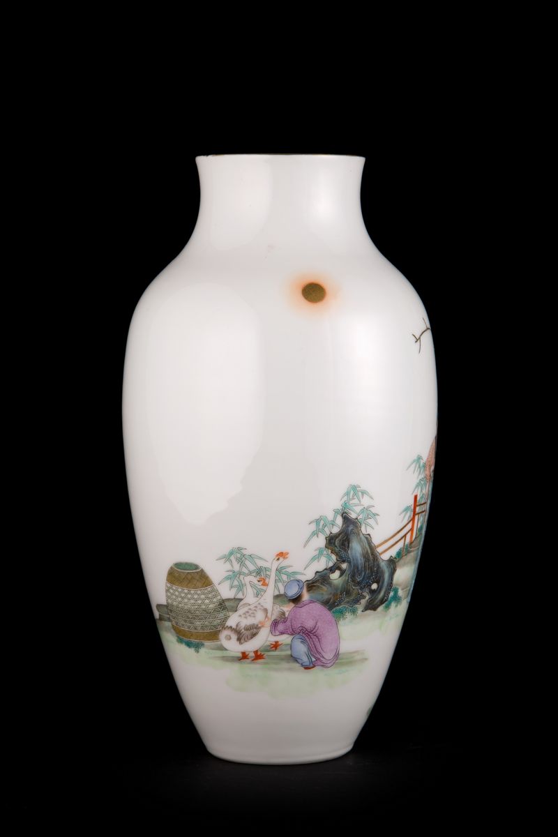 VASO IN PORCELLANA FAMIGLIA ROSA