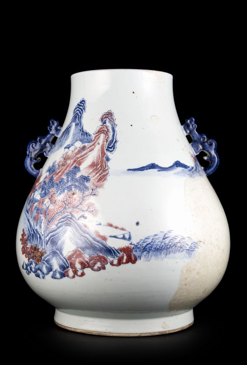 GRANDE VASO DI FORMA ‘HU’ IN PORCELLANA